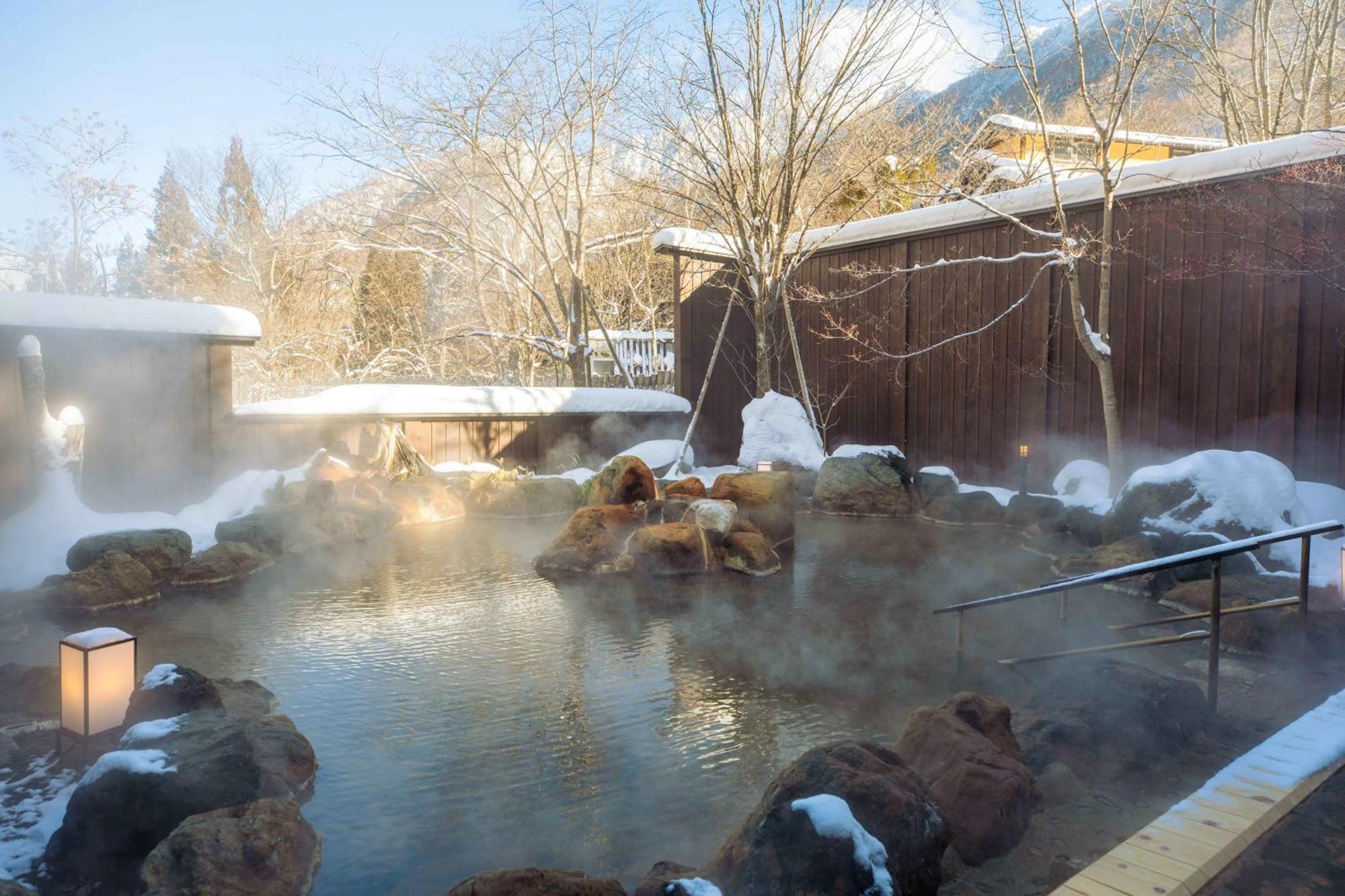 Miyama Ouan Kyoritsu Resort Takayama  Esterno foto A hot spring in Japan
