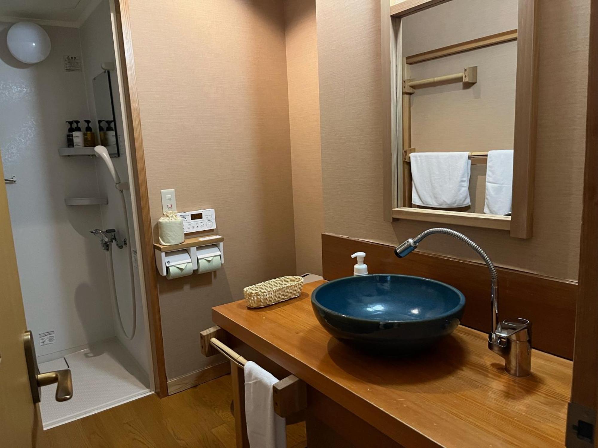 Miyama Ouan Kyoritsu Resort Takayama  Esterno foto Bathroom in a hotel