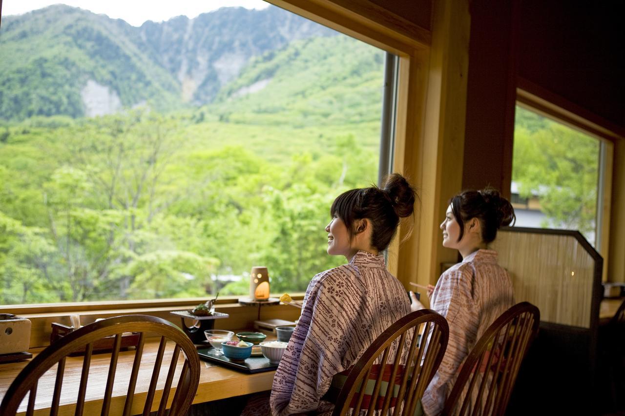 Miyama Ouan Kyoritsu Resort Takayama  Esterno foto A view of Mount Yōtei from a restaurant in Niseko