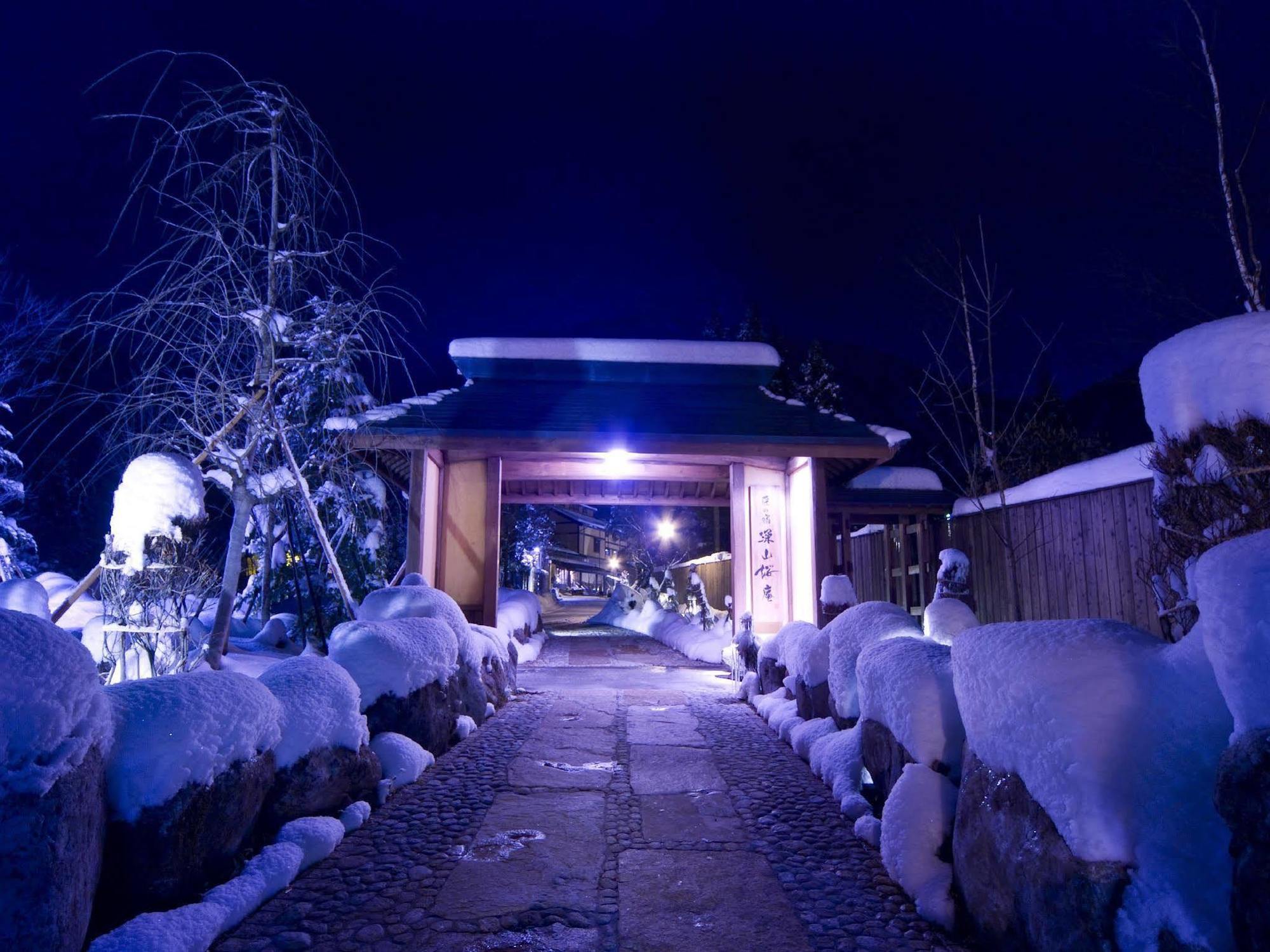 Miyama Ouan Kyoritsu Resort Takayama  Esterno foto The entrance to the hot spring