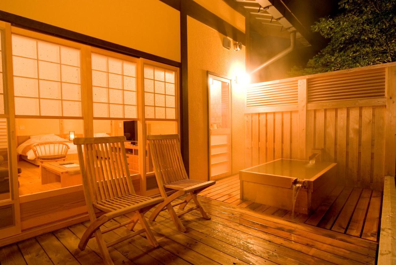 Miyama Ouan Kyoritsu Resort Takayama  Esterno foto A private onsen